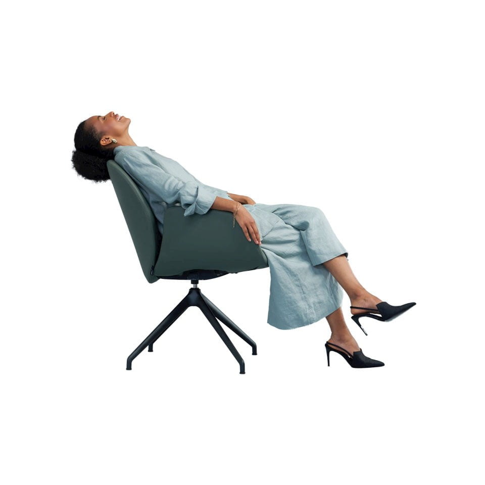 Woman in Stressless Bay dining chair
