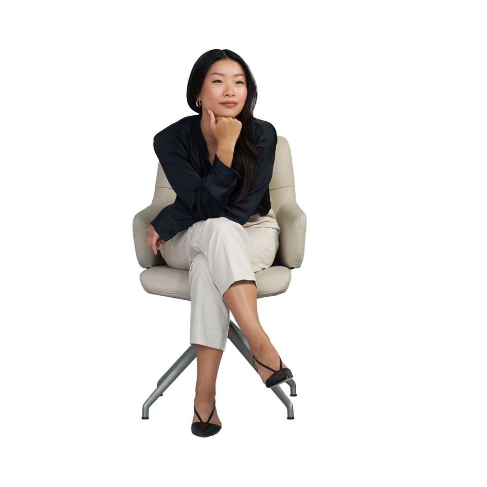 Woman in Stressless Bay dining chair