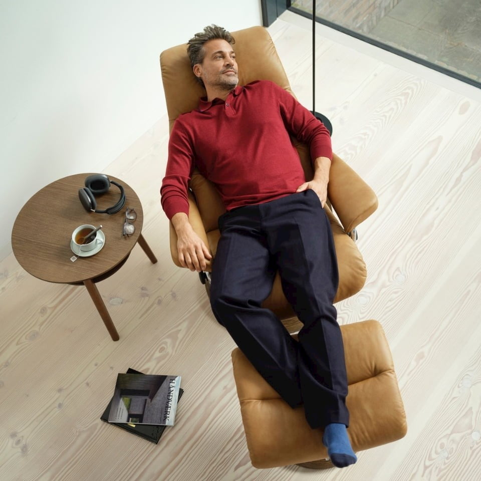 Man leaning back on a Stressless View