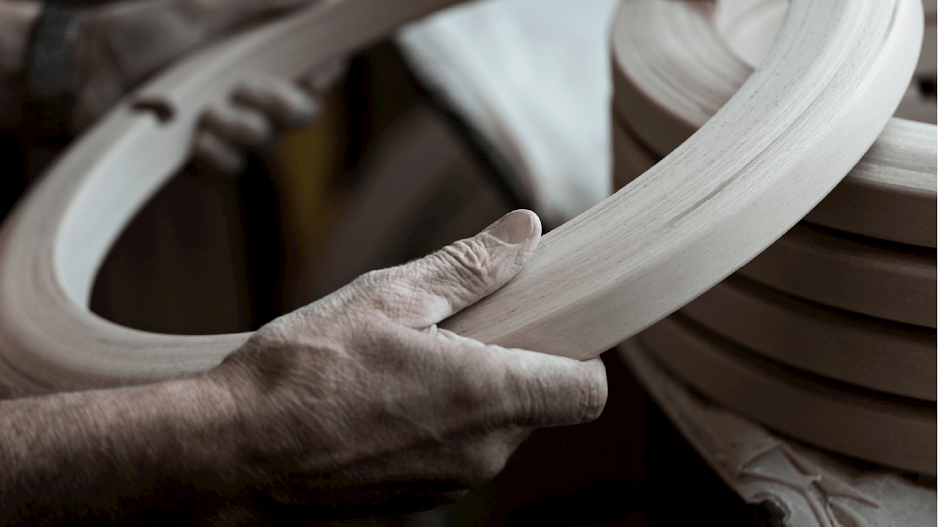 /en-ie/-/media/stresslesssite/aboutus/craftsmanship/wooden_base_colour_1440x820.png?cx=0&cy=0&cw=1920&ch=1080&hash=76DA6F7CE67F4767ADB26E2C21093366