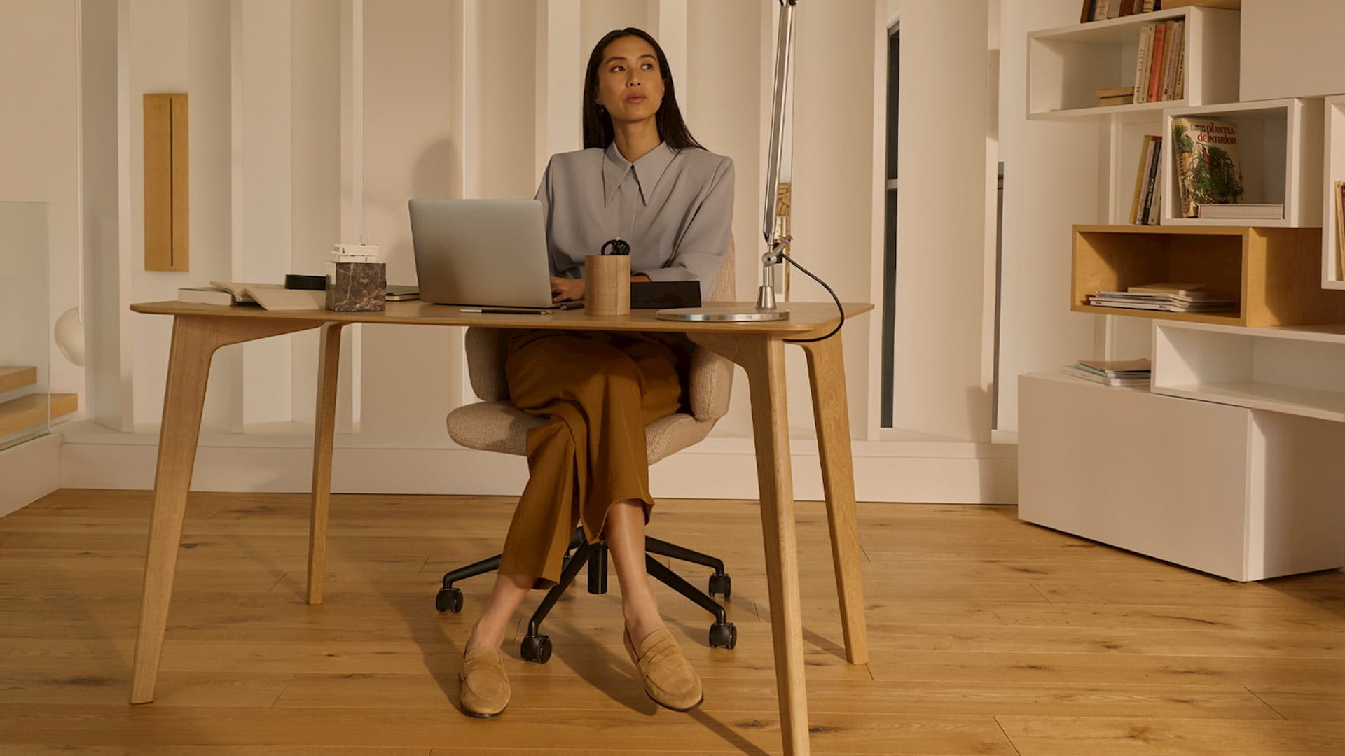 /global/-/media/stresslesssite/frontpage/common/goldenmoments/category_home_office_1920x900.jpg?cx=0.53&cy=0.49&cw=1920&ch=1080&hash=B30C686B83EDBFB713F5DFFEEAC3A1A2