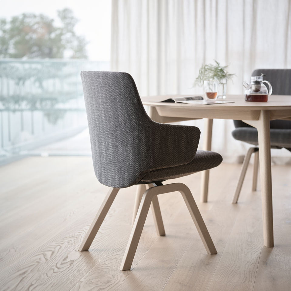 /global/-/media/stresslesssite/products/dining/basil/basillowd200miragesatinsilver960x960.jpg?cx=0&cy=0&cw=460&ch=460&hash=BEE28D6D20B78687F38FCB6F61B991E4