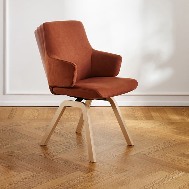 Stressless Laurel dining chair - showcasing the reclining function