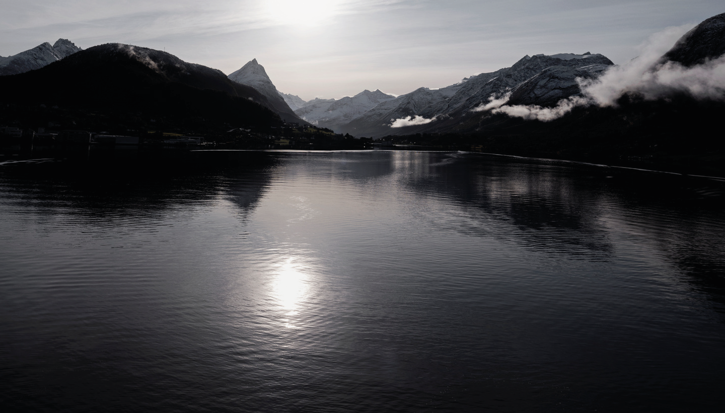 /da-dk/-/media/stresslesssite/aboutus/aboutus-images/fjord_1440x820.png