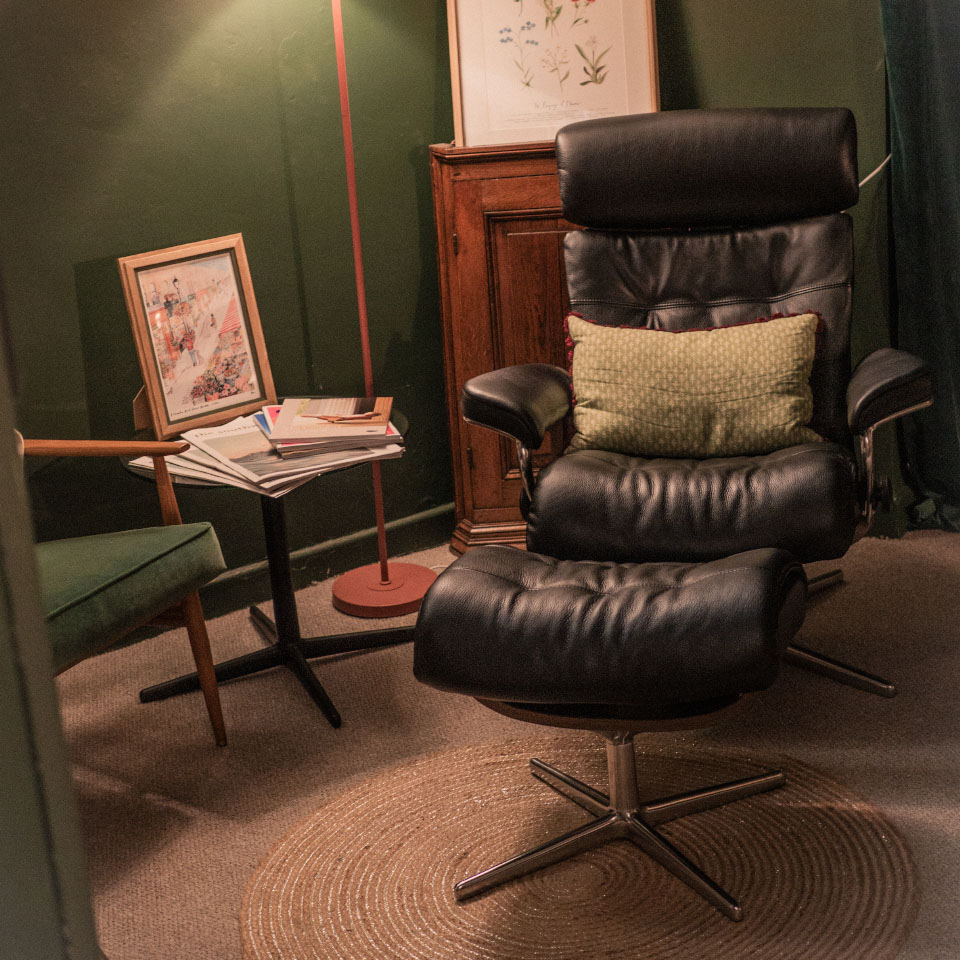 /da-dk/-/media/stresslesssite/magasin/golden-hour-with-letters-of-intent/stresslesserik2_960x960px.jpg?cx=0&cy=0&cw=912&ch=912&hash=B9AF41CF26214AB1FD5F93B25CB9080F