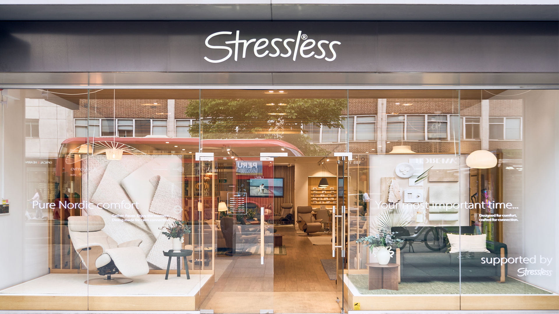 /da-dk/-/media/stresslesssite/magasin/londonbrandstore/storefront_1920x1080.jpg?cx=0&cy=0&cw=1920&ch=1080&hash=005A13BF220FEC947D461896D41D2794