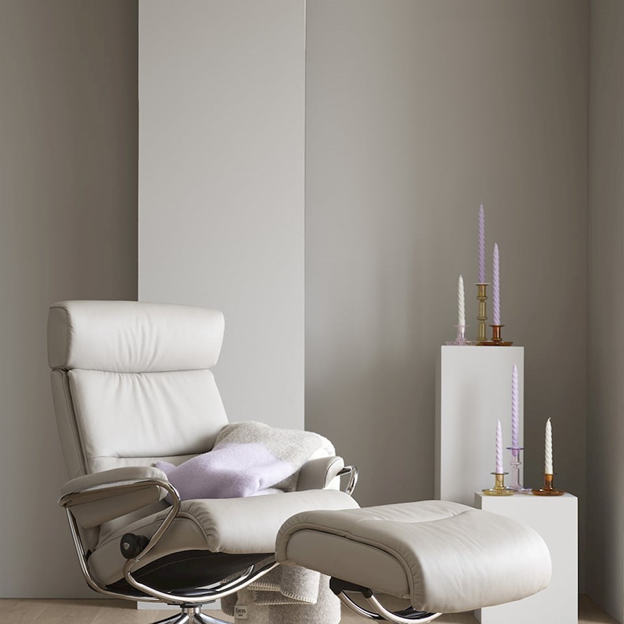 /de-at/-/media/stresslesssite/magasin/colourstrends/colours/tokyoplatinumgrey_960x1280.jpg?cx=0&cy=0&cw=912&ch=912&hash=45661FF076D337BF3D4CF1858267936E