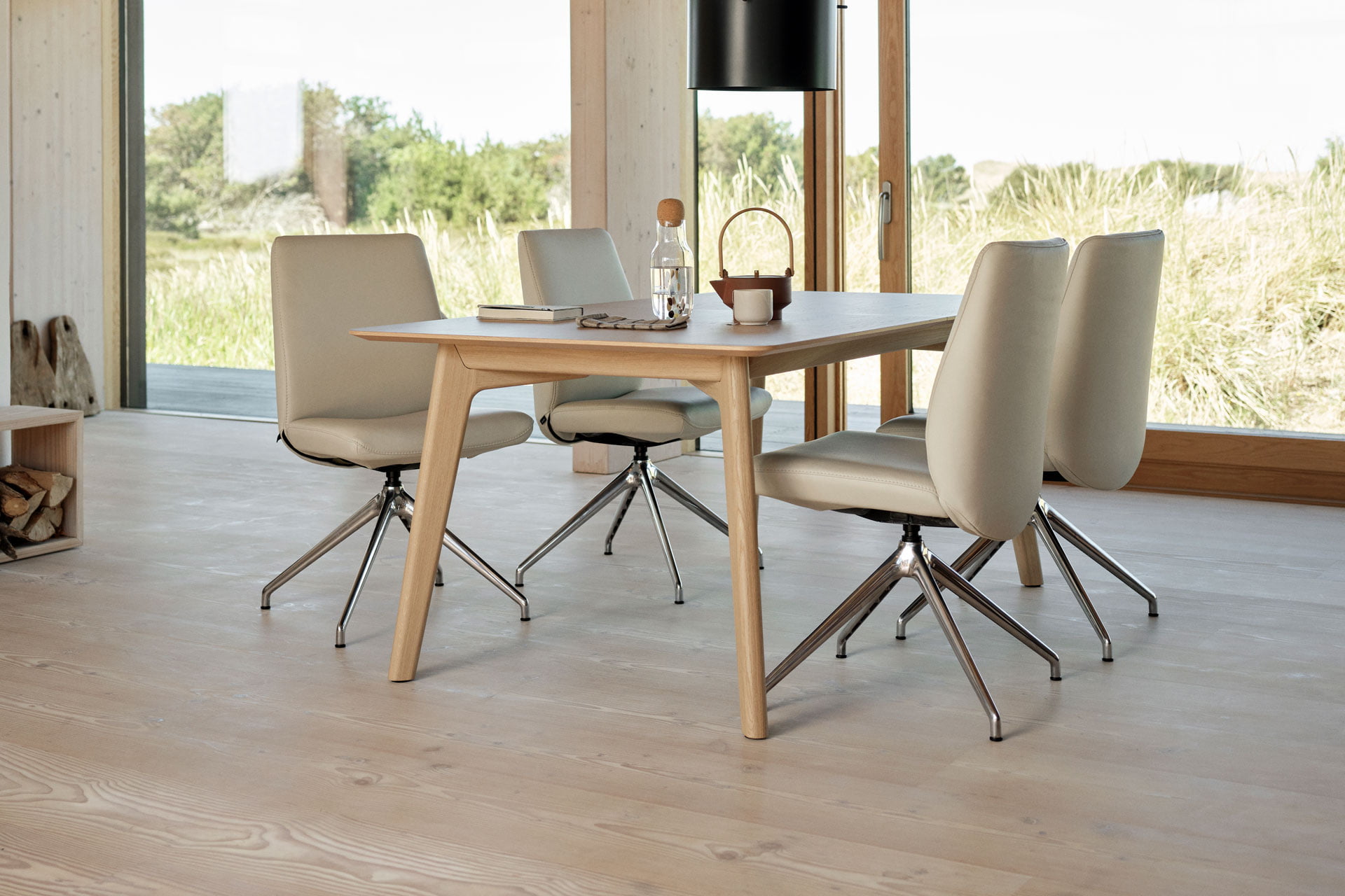 /de-ch/-/media/stresslesssite/inspiration/dining/common/laurel_pallightgrey_1920x1280.jpg?cx=0.49&cy=0.64&cw=1920&ch=1080&hash=EBBA0DA829D7404FA794D6DF33505A75