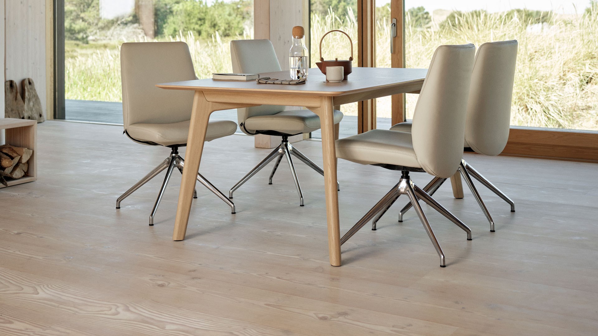 /de-ch/-/media/stresslesssite/inspiration/dining/common/laurel_pallightgrey_1920x1280.jpg?cx=0.49&cy=0.64&cw=1920&ch=1080&hash=EBBA0DA829D7404FA794D6DF33505A75