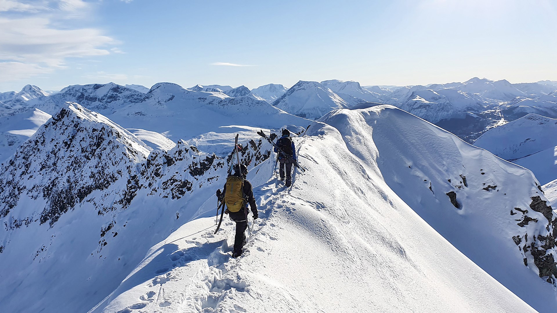 /de-ch/-/media/stresslesssite/magasin/skiing/skiing134253_1920x960.jpg?cx=0.63&cy=0.54&cw=1920&ch=1080&hash=C5AAF79E9AD1E83E02A253A00A795B86