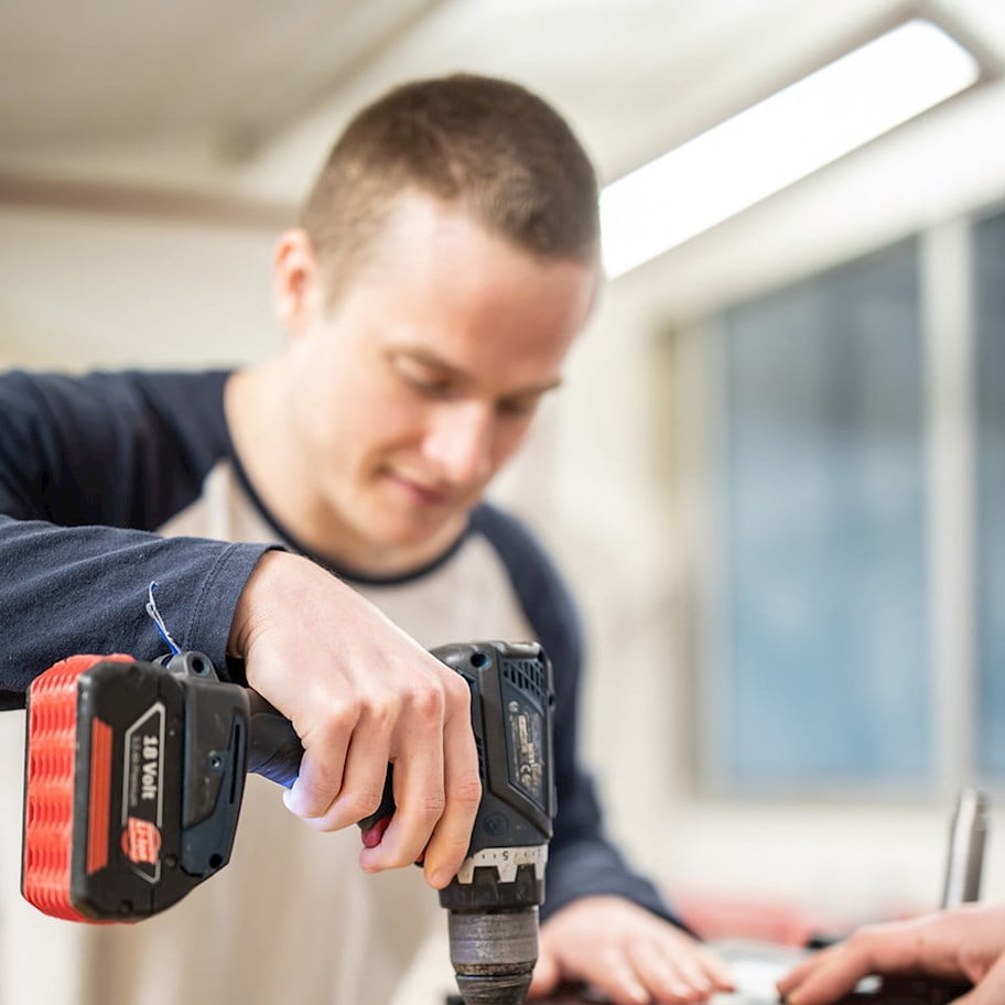 /de-ch/-/media/stresslesssite/magasin/skiing/skiing9h6a6705_960x1300.jpg?cx=0&cy=0&cw=912&ch=912&hash=78C1E98269D6A6F087262D29A2B5F888