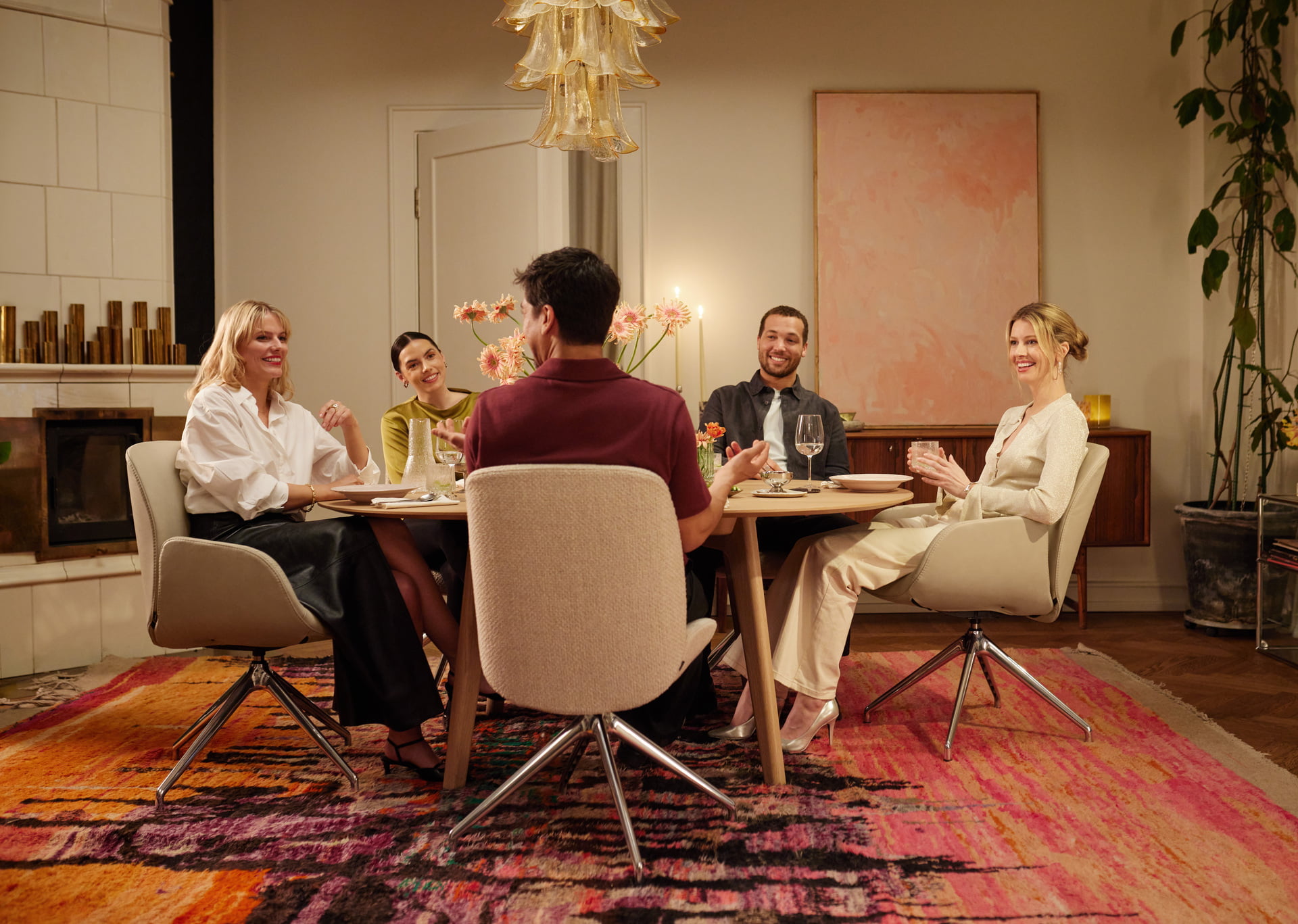 /de-de/-/media/ceu/stressless_bay_d350_marigold_paloma_05_dining.jpg?cx=0.79&cy=0.48&cw=1920&ch=1080&hash=30AFBCAFC6744B29DC097C190EA7A797