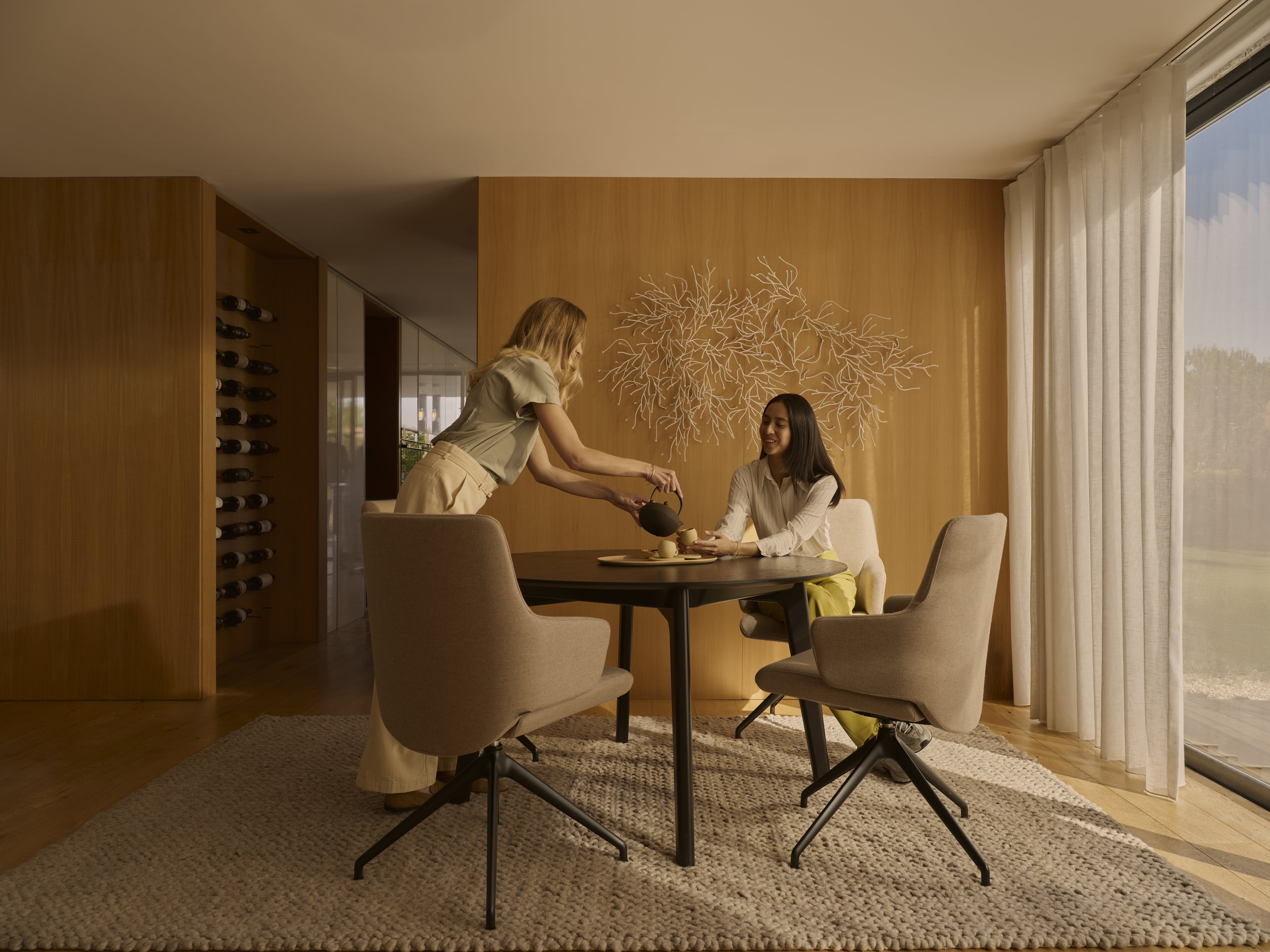 /de-de/-/media/stresslesslaurelllbarmsd350calidolightbeigematteblack01.jpg?cx=0.54&cy=0.49&cw=1920&ch=1080&hash=97D20A95DF4613D1C17E6D7F630267BC