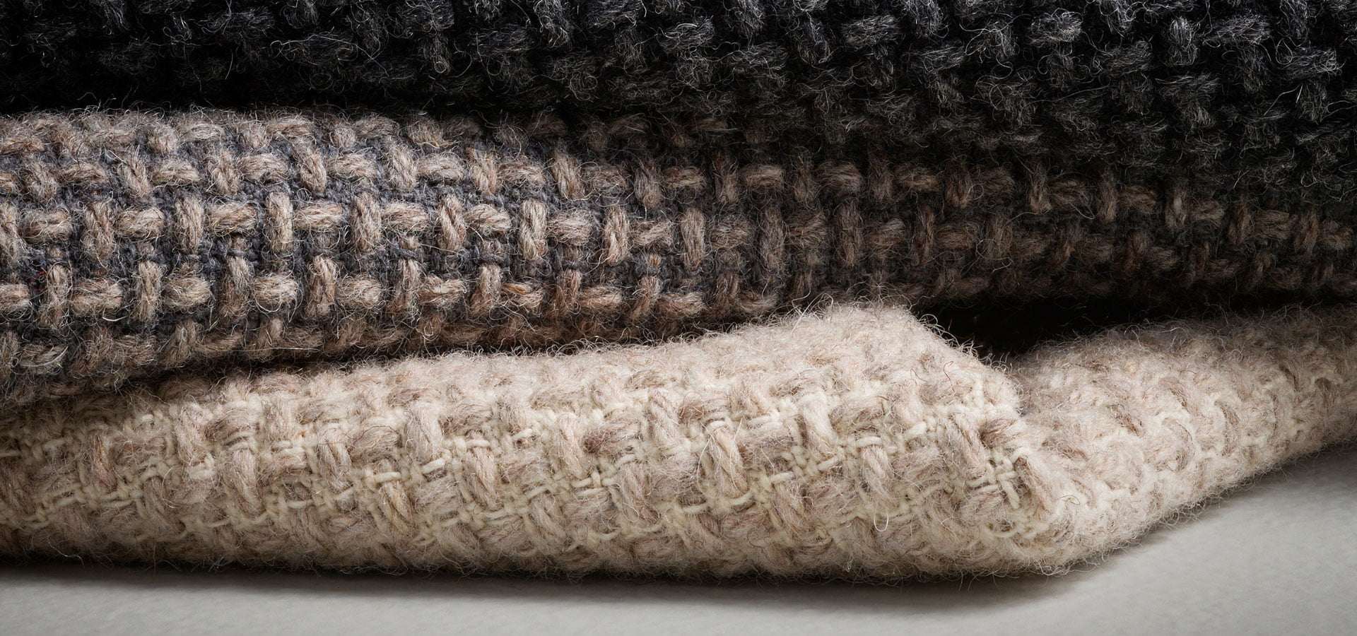 /de-de/-/media/stresslesssite/inspiration/material/colourtrends/holly_1920x900.jpg?cx=0.12&cy=0.68&cw=1920&ch=1080&hash=4D9DA20A8AA39E05891D8E4C733DDDEA