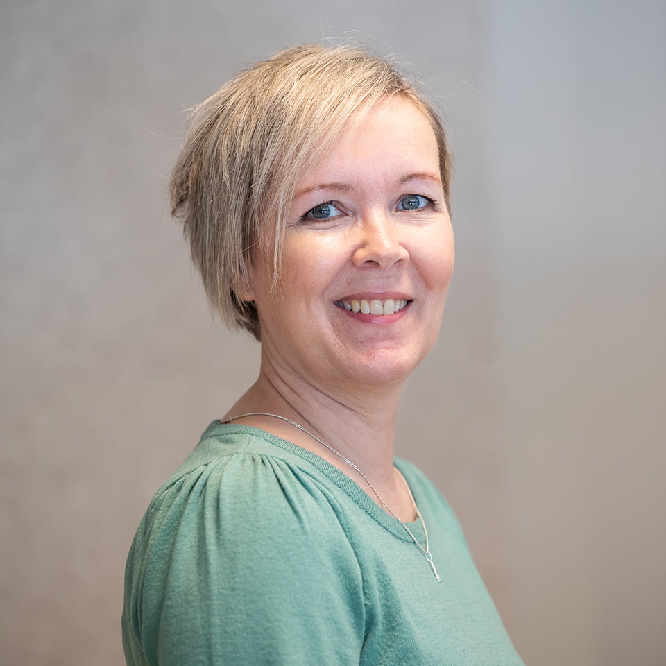 /de-de/-/media/stresslesssite/magasin/anna/anna_9h6a6177_960x960.jpg?cx=0.48&cy=0.47&cw=912&ch=912&hash=C16B858A9BCF5913981CBCD0E270AB1F