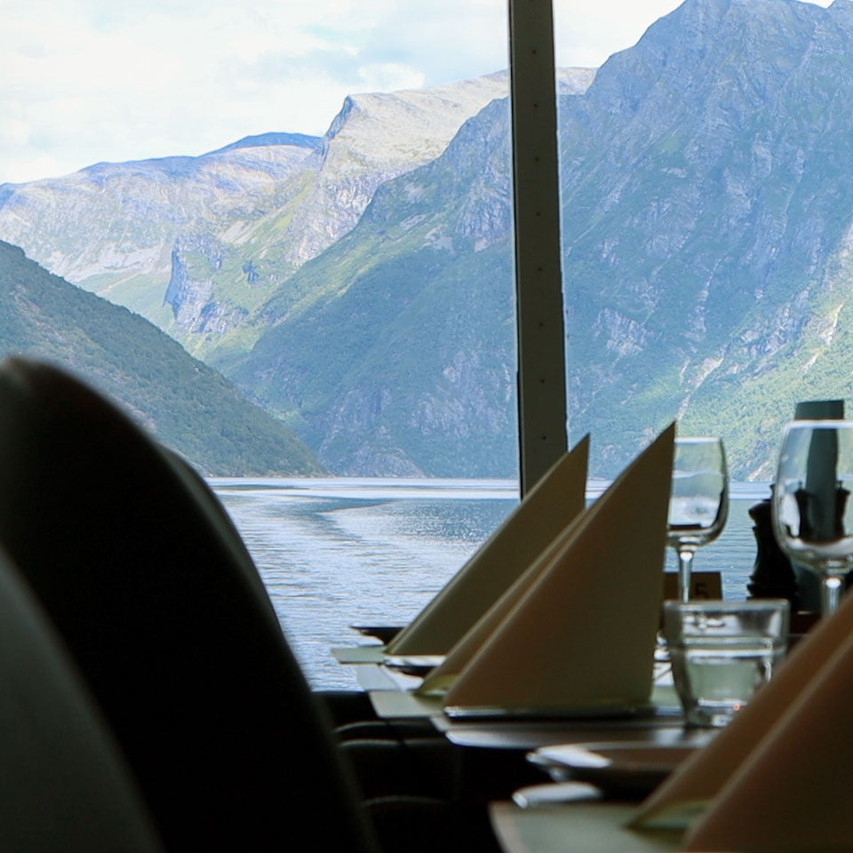 /de-de/-/media/stresslesssite/magasin/hurtigruten/hurigruten_view4_960x960.jpg?cx=0&cy=0&cw=912&ch=912&hash=CA140ADD6CADE62078EBAF85165A203E