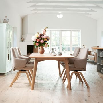 Room with Stressless Laurel dining chairs in Calido Beige