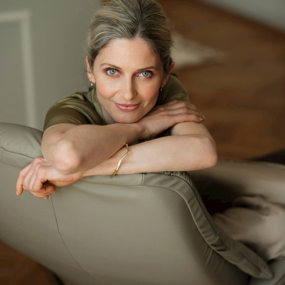 Woman in Stressless Sunrise