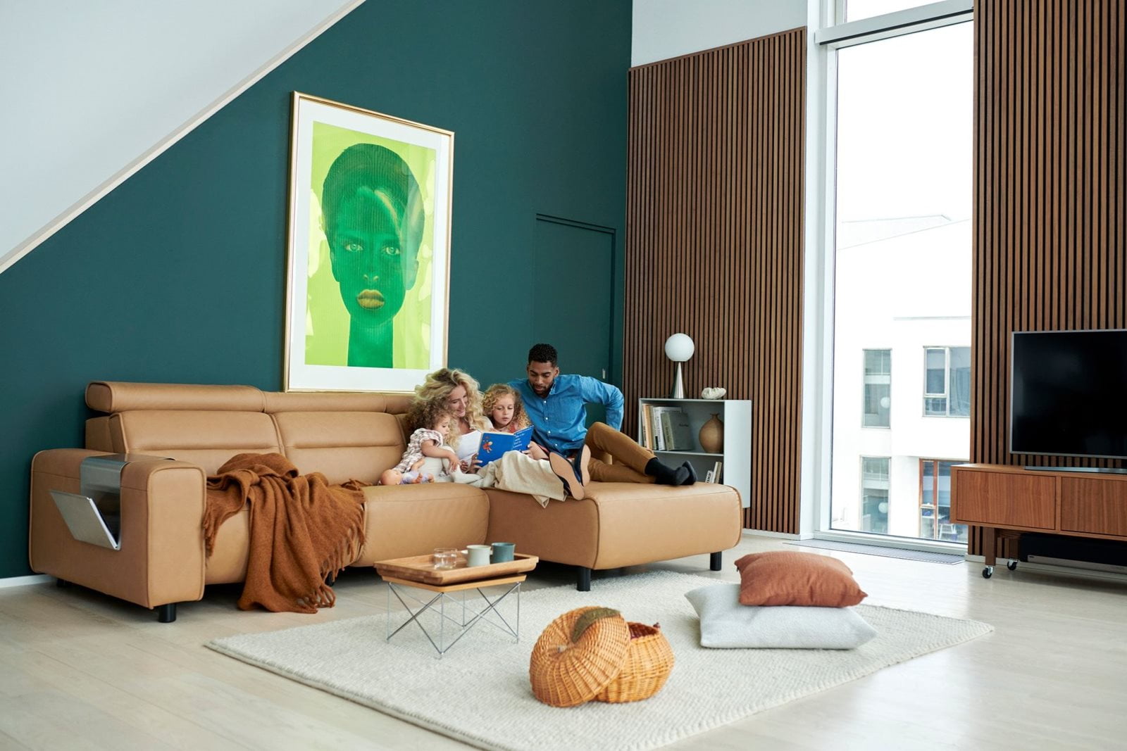 Family seating on a Stressless Emily