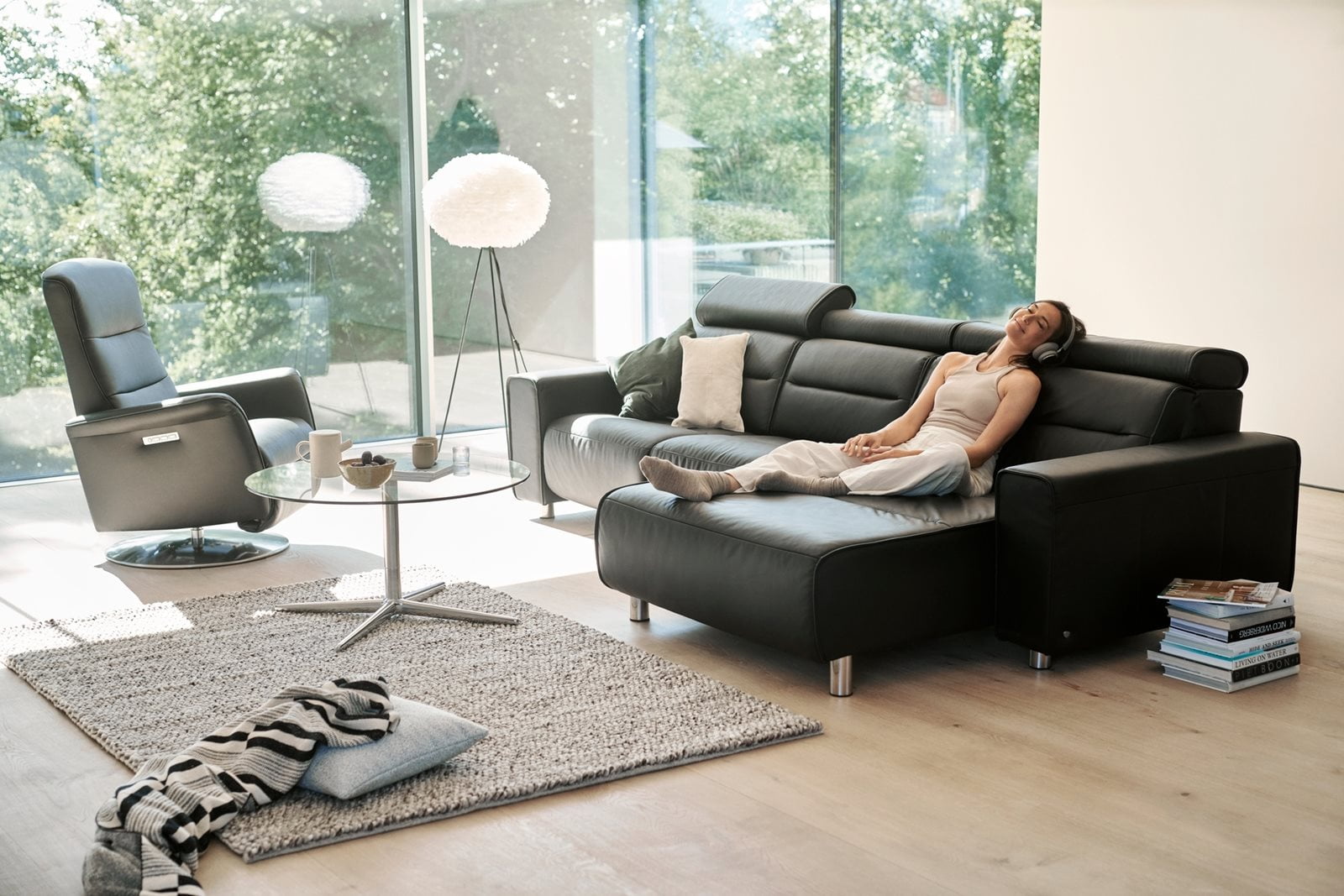 Stressless Emily 2LS Paloma Black and Stressless Mike