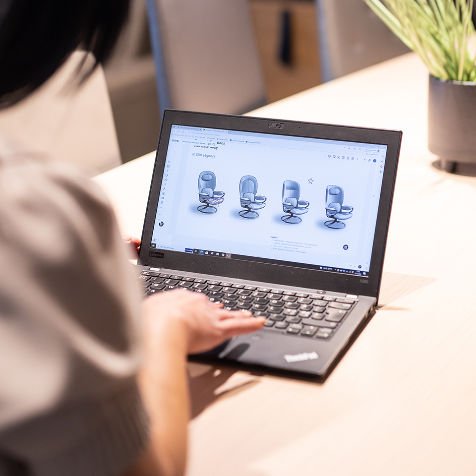 /en-ca/-/media/stresslesssite/magasin/curves/4y2a0645_960x960.jpg?cx=0&cy=0&cw=912&ch=912&hash=E4F99925207451CEECD2703CB19AE0BC