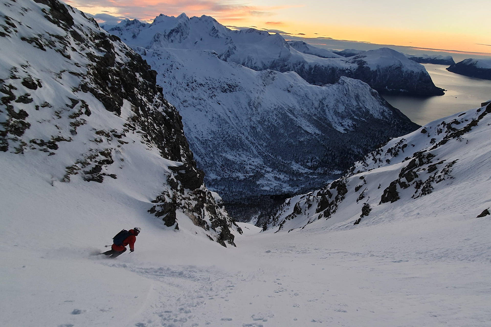 /en-ca/-/media/stresslesssite/magasin/skiing/skiing180832_1920x1280.jpg?cx=0.39&cy=0.67&cw=1920&ch=1080&hash=6F1A85A02223B78F12A68F9D8692E4D2