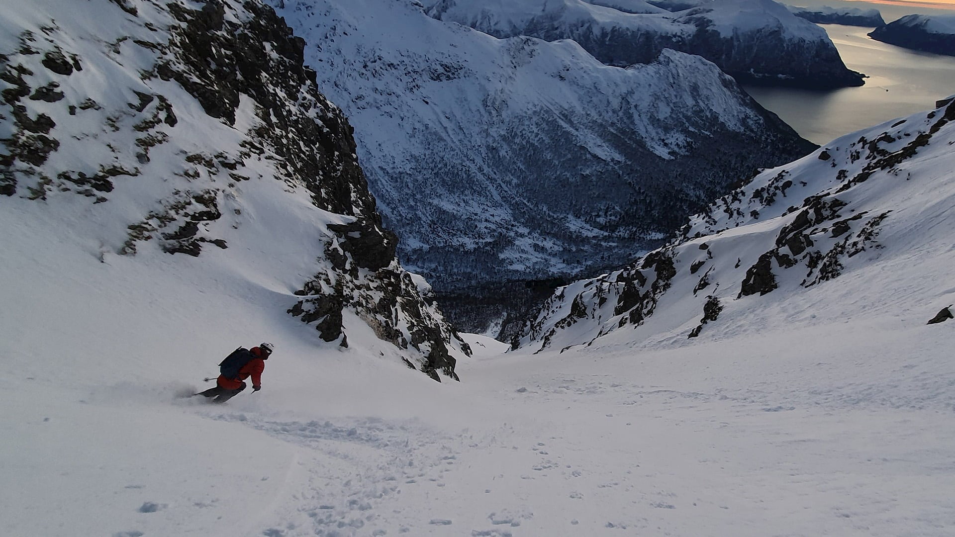 /en-ca/-/media/stresslesssite/magasin/skiing/skiing180832_1920x1280.jpg?cx=0.39&cy=0.67&cw=1920&ch=1080&hash=6F1A85A02223B78F12A68F9D8692E4D2