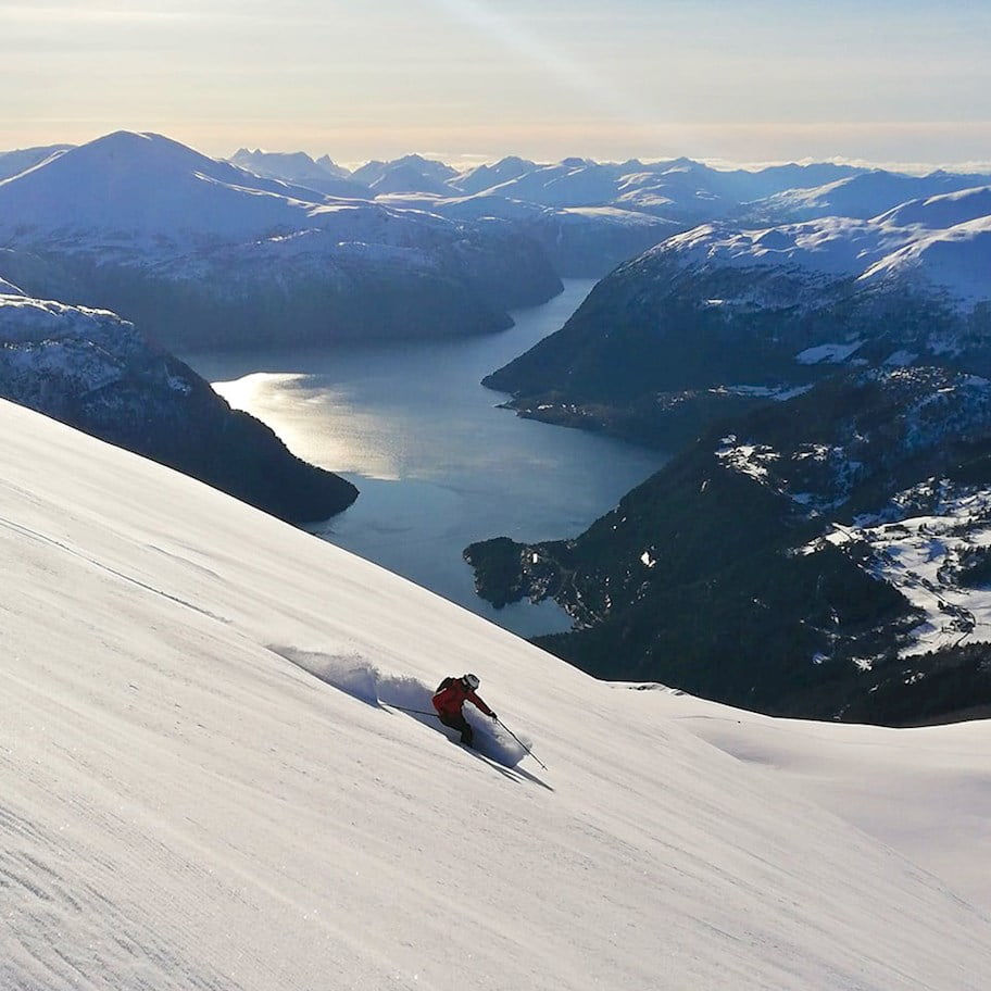 /en-ca/-/media/stresslesssite/magasin/skiing/skliing165902_960x1300.jpg?cx=0.48&cy=0.62&cw=912&ch=912&hash=8ED699AE6FE6C3C12C03A18D0C62A97D