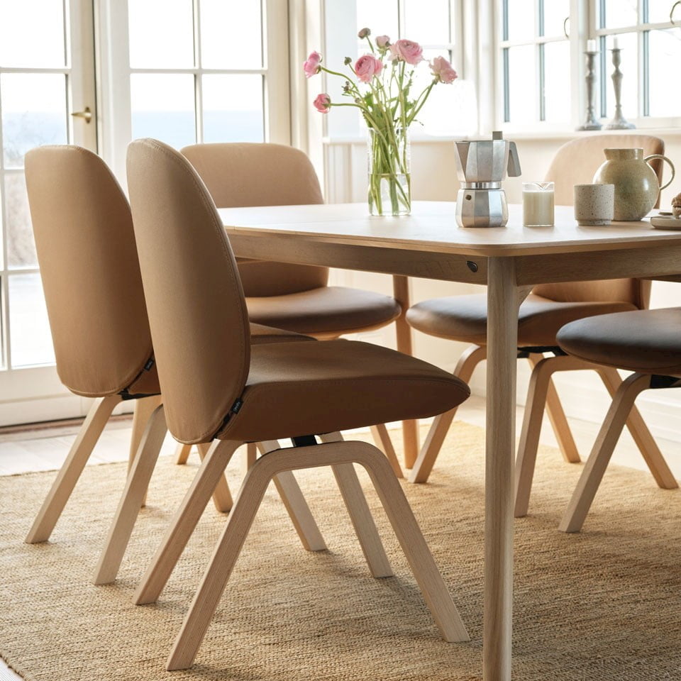 Stressless Veneto dining table and Bay dining chairs.