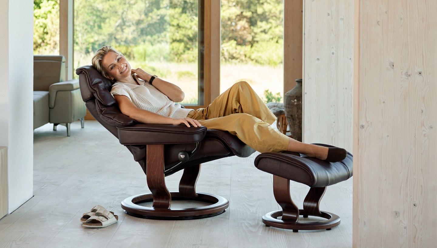 /en-gb/-/media/stresslesssite/microsite/comfortupgrade/stressless_reno_2_0mod_1440x820.jpg?cx=0.44&cy=0.46&cw=1920&ch=1080&hash=376536A74FC3FBA38AC4C56E8527CC7F