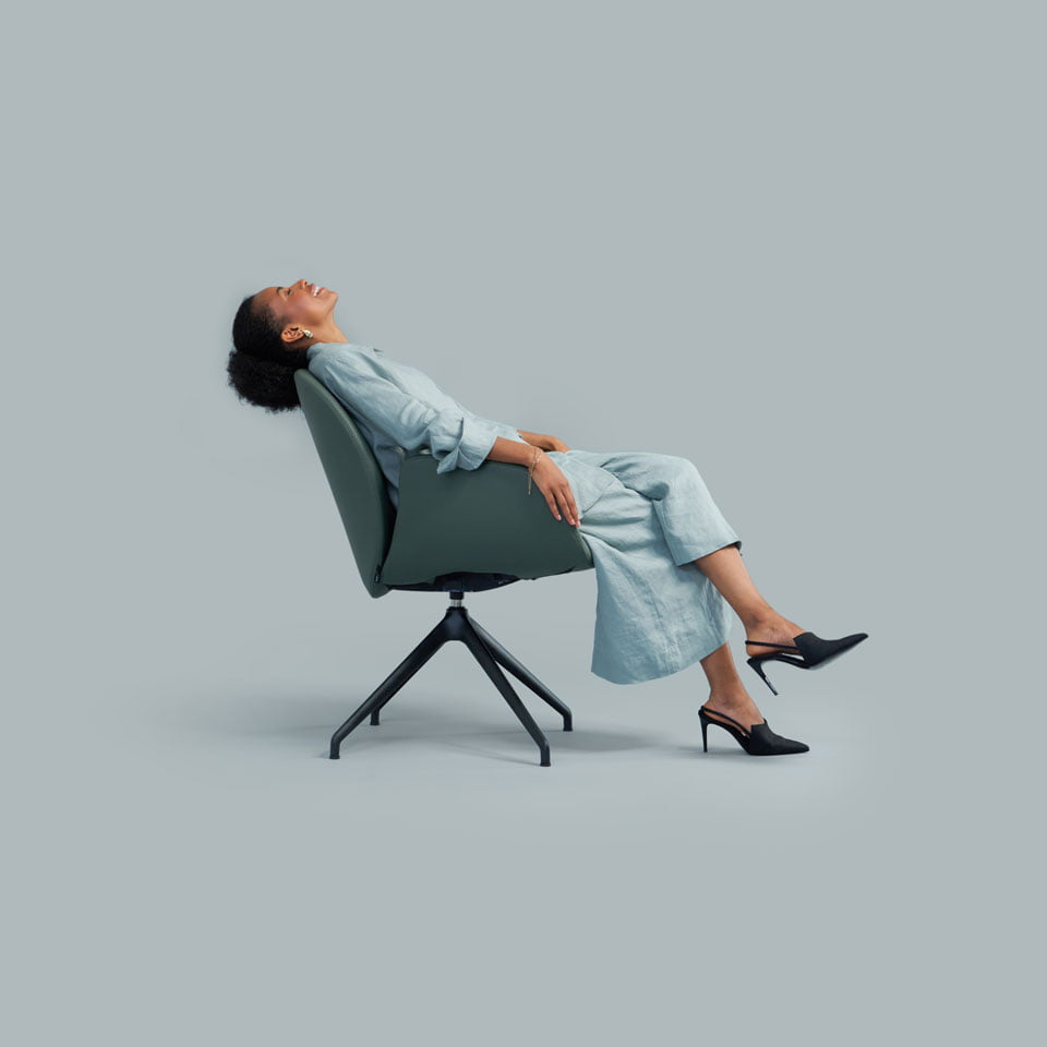 /en-gb/-/media/stresslesssite/products/dining/0525/bay_rim_lean_back_960x960.jpg?cx=0&cy=0&cw=460&ch=460&hash=A2D08C6F7F58CD271138E486B4DC080C