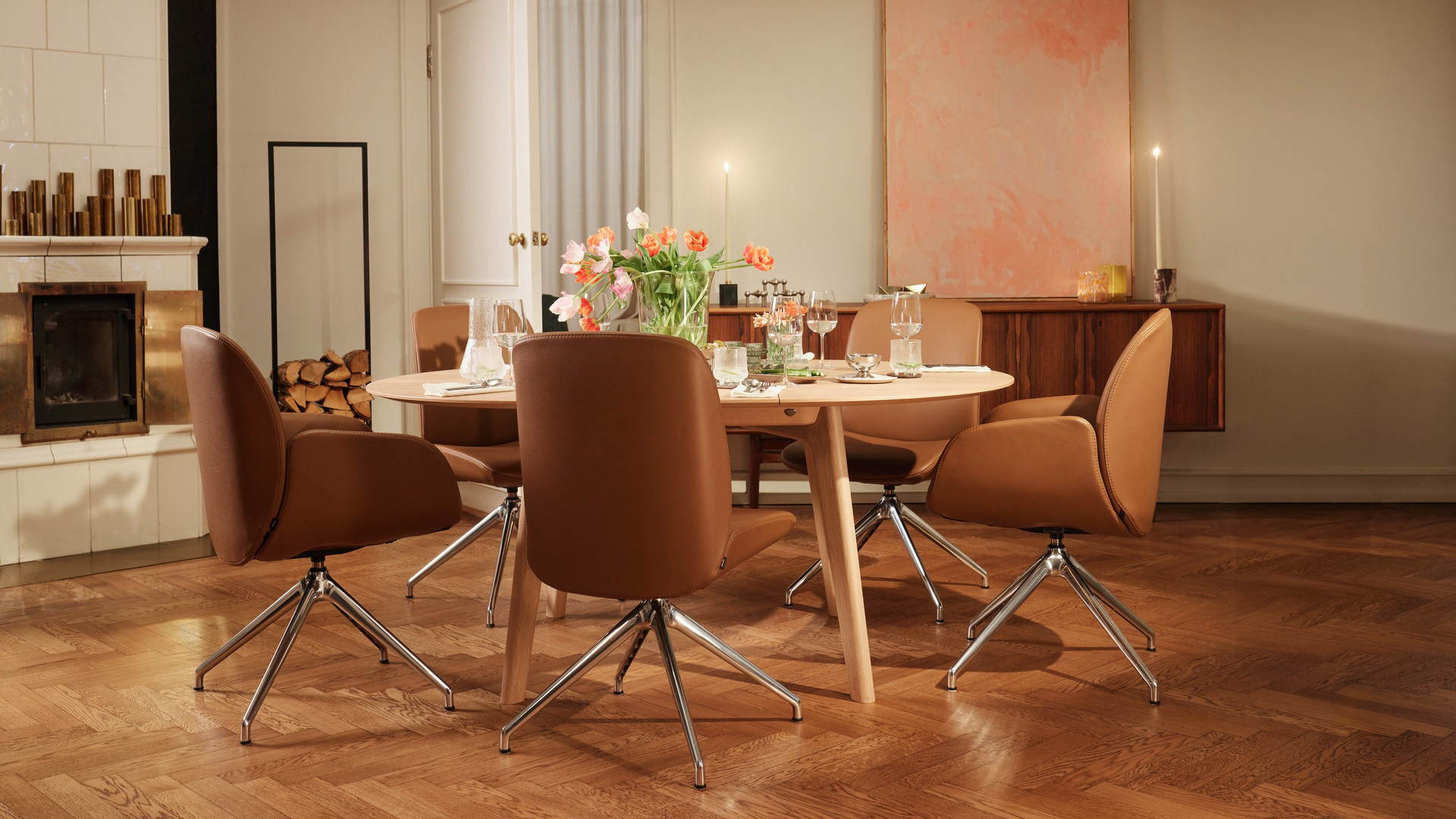 /en-gb/-/media/stresslesssite/products/dining/bay/stressless_bay_d350_velaro_dark_caramel_polished_03.jpg?cx=0&cy=0&cw=1920&ch=1080&hash=A7077F252906B5A2542D2E90AD218C90