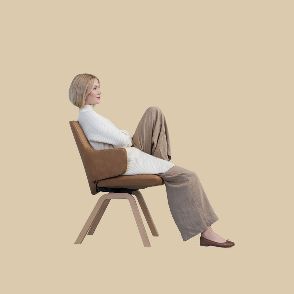 Woman in Stressless Vanilla dining chair