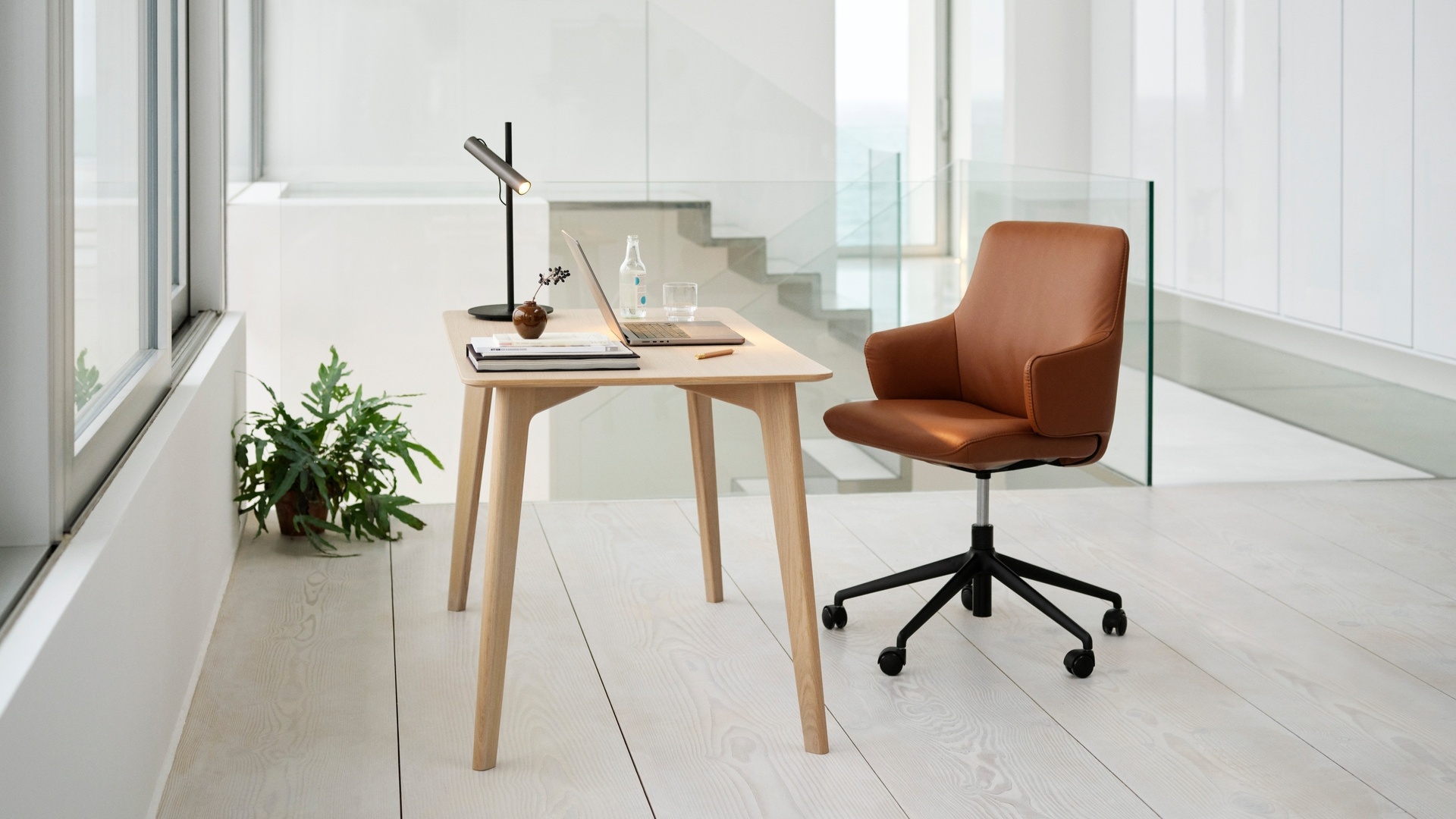/en-gb/-/media/stresslesssite/products/homeoffice/stressless_laurel_arm_home_office_pal_new_cognac_black_2_1920x1080.jpg?cx=0.66&cy=0.44&cw=1920&ch=1080&hash=5E3857471A36420E7061826022A1F8B5