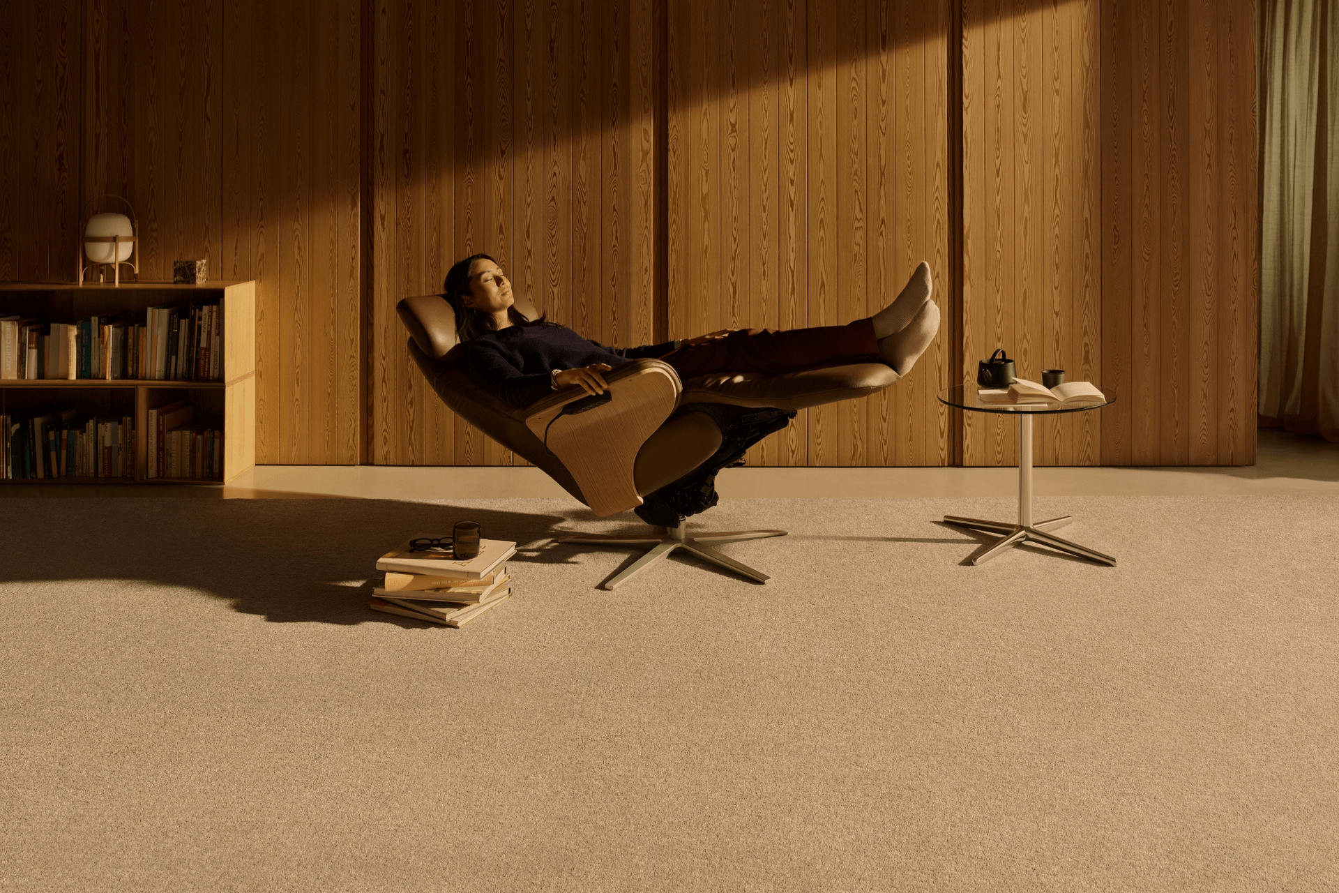 /en-gb/-/media/stresslesssite/products/recliners/adam/stressless_adam_siriusvelaro_chocolatenatural_oakbrushedkv01_1920x1280.png?cx=0&cy=0&cw=1920&ch=1080&hash=AB5150006591F1D34D6B9049BFC7B309