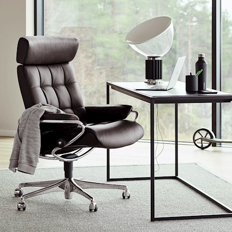 /en-hk/-/media/stresslesssite/products/quickship/londonhighofficepalblackchrome650x650.jpg?cx=0&cy=0&cw=460&ch=460&hash=96188B855D264CDE0E3B9D83C8838417