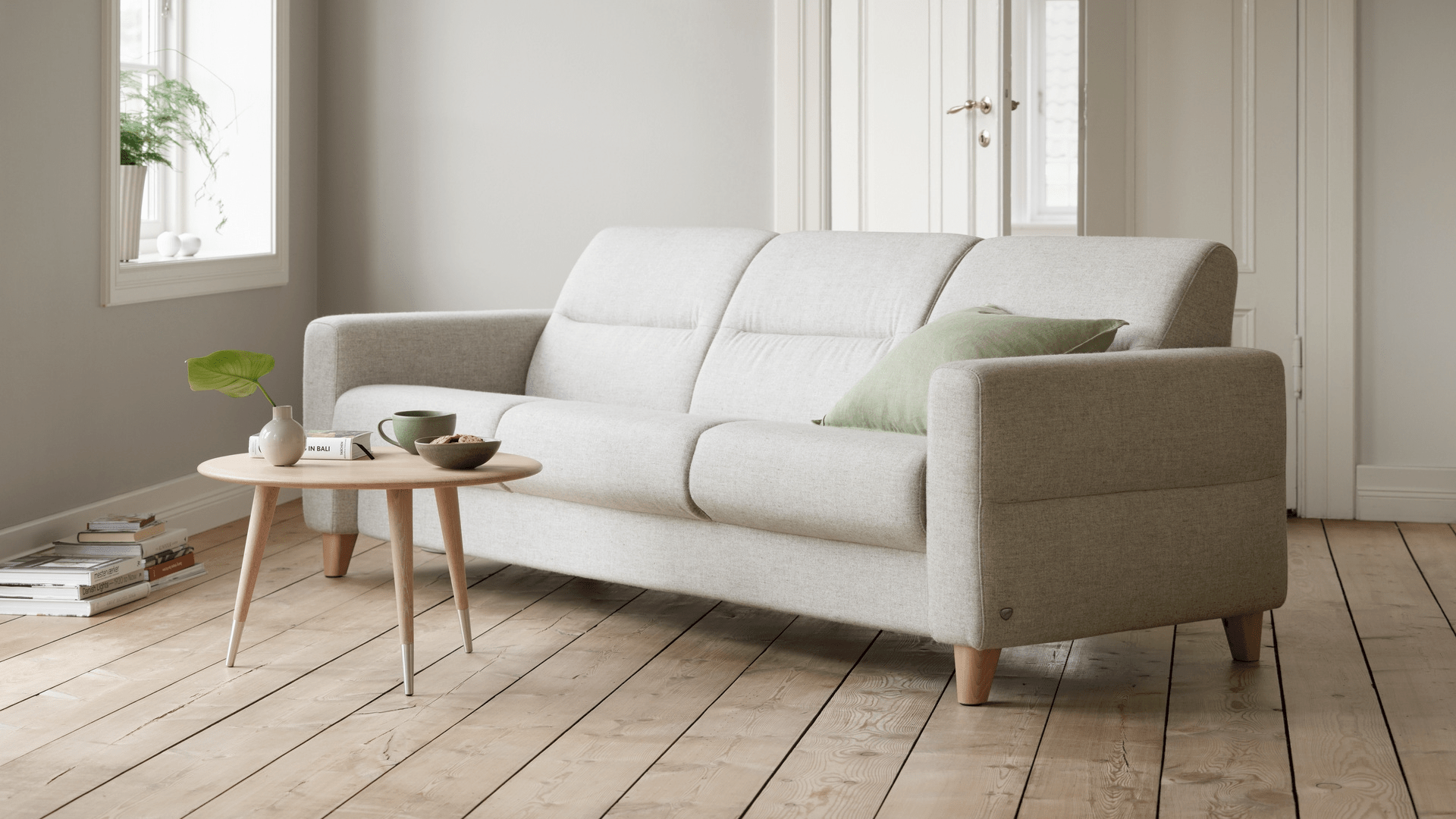 /en-ie/-/media/stresslesssite/inspiration/styles/costalcottage/local/uk/fiona3s_clover_lightbeige_1920x1080.png?cx=0&cy=0&cw=1920&ch=1080&hash=59CB2881715F5124139EA41EF49D70B9