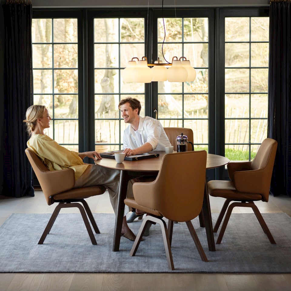 Couple by Stressless dining table