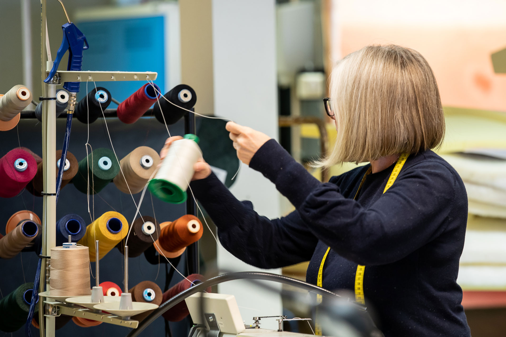 /en-ie/-/media/stresslesssite/magasin/how-stressless-makes-furniture-that-lasts/sowing_1920x1280.jpg?cx=0&cy=0&cw=1920&ch=1080&hash=1EA6F71882E7B9140B740C0DE83F3325