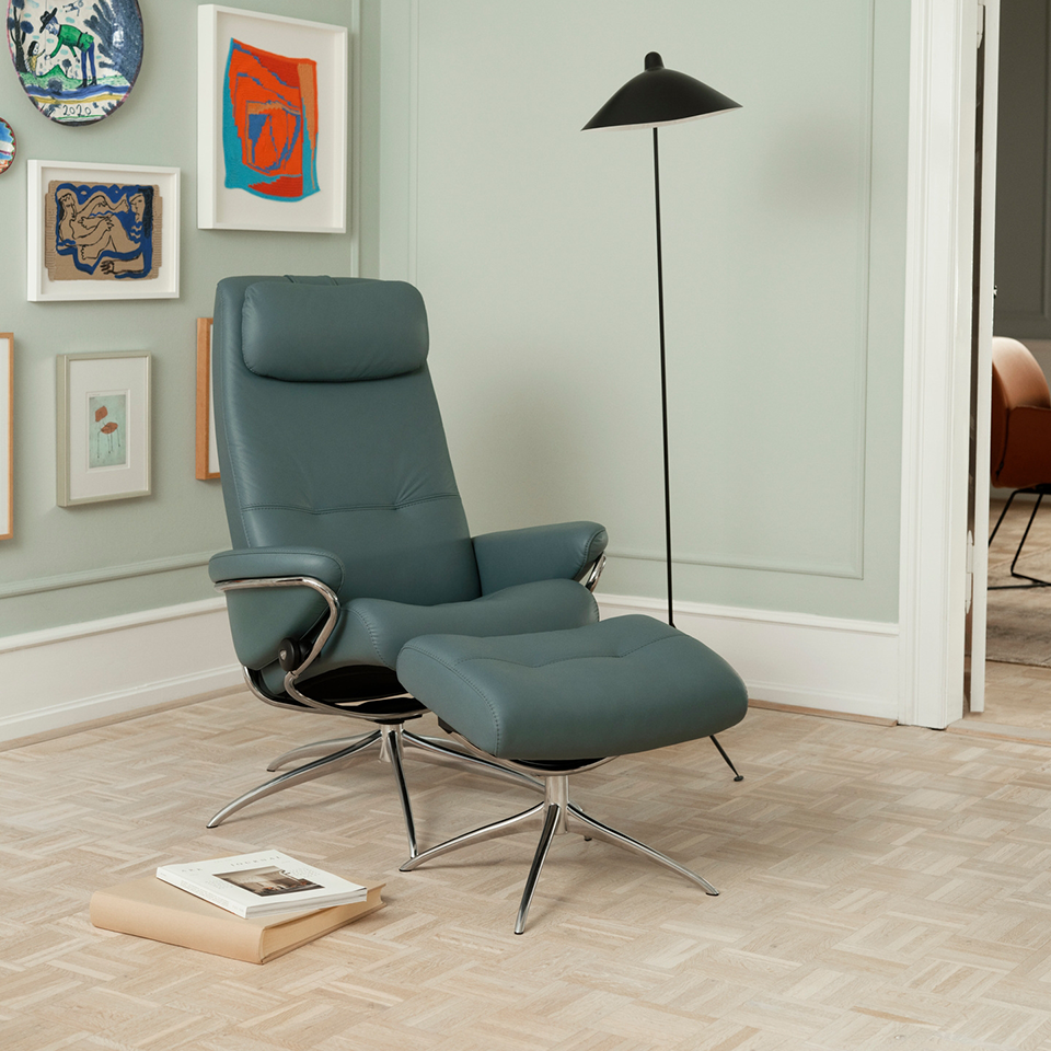 /en-ie/-/media/stresslesssite/products/recliners/berlin/stressless_berlin_high_star_pal_teal_blue_polished_960x960.png?cx=0.37&cy=0.54&cw=460&ch=460&hash=4FB7190AF44B79709881A3B90F2A3DF4