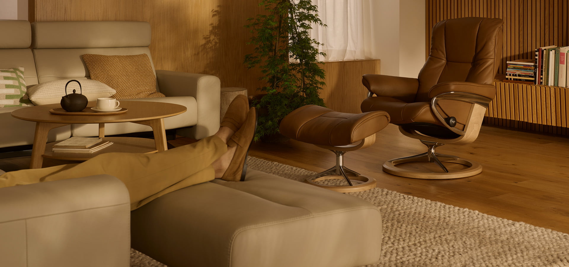 /en-nz/-/media/stresslesssite/frontpage/common/goldenmoments/category_accessories_1920x900.jpg?cx=0.6&cy=0.52&cw=1920&ch=1080&hash=A55B44A78693B5FE0C7A86D61D377421