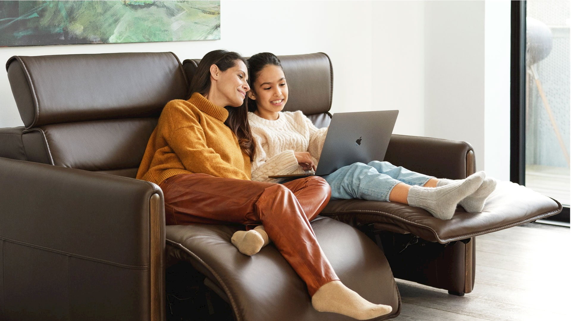 /en-nz/-/media/stresslesssite/inspiration/material/leather/emilypalomaespressomodels1920x1280.jpg?cx=0&cy=0&cw=1920&ch=1080&hash=E4068B663B4E1A5D021C24ECBB024B0B