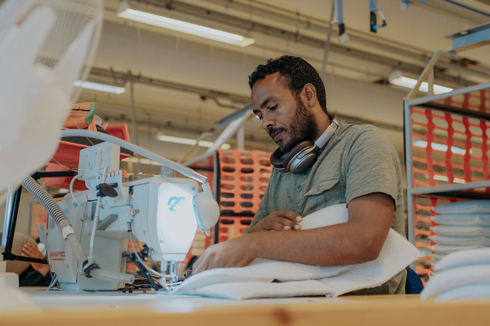 /en-nz/-/media/stresslesssite/magasin/unity-by-diversity-and-inclusion/portrait_man_sewing_color_1920x1280.jpg?cx=0&cy=0&cw=1920&ch=1080&hash=BAEA8D176E5B7E1D9B8420DAA178CEBB