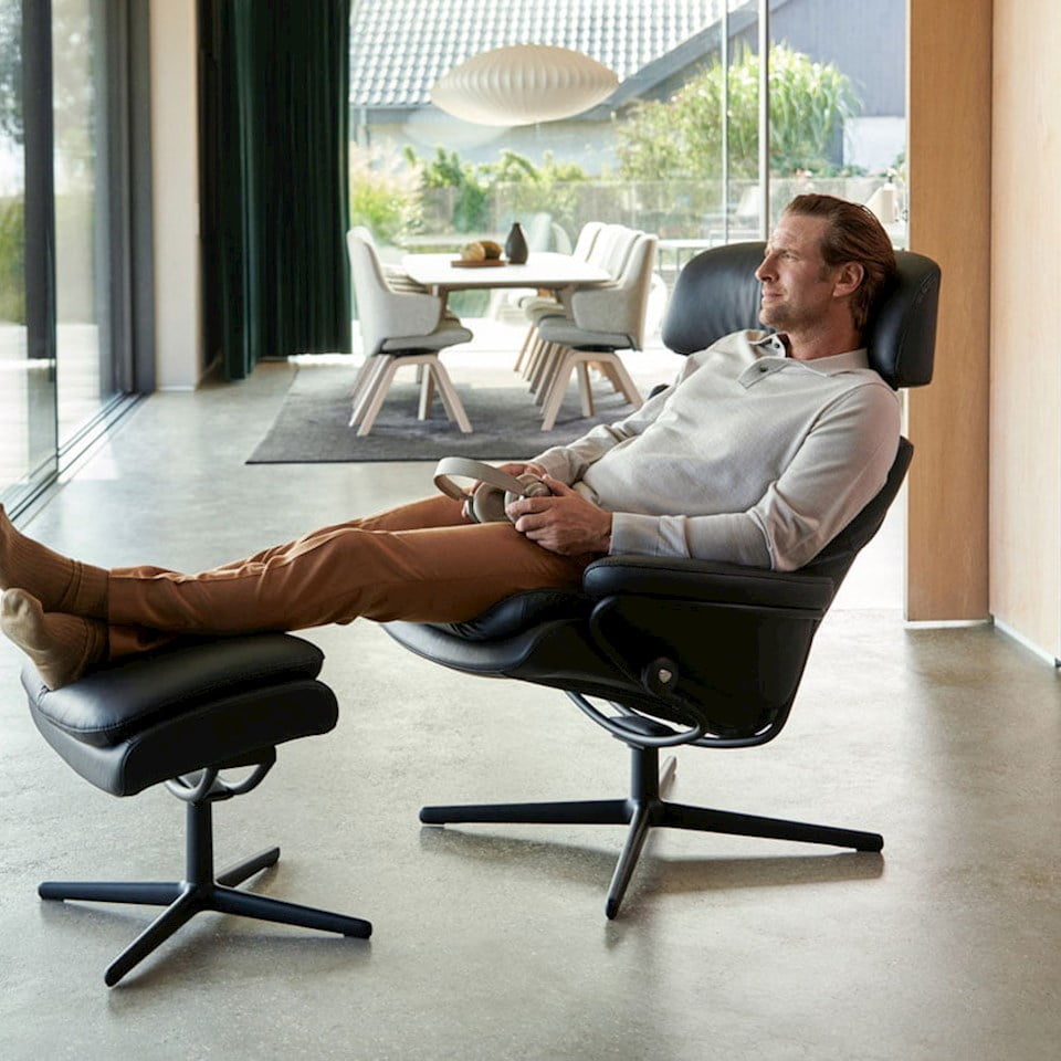 Man relaxing in Stressless Rome