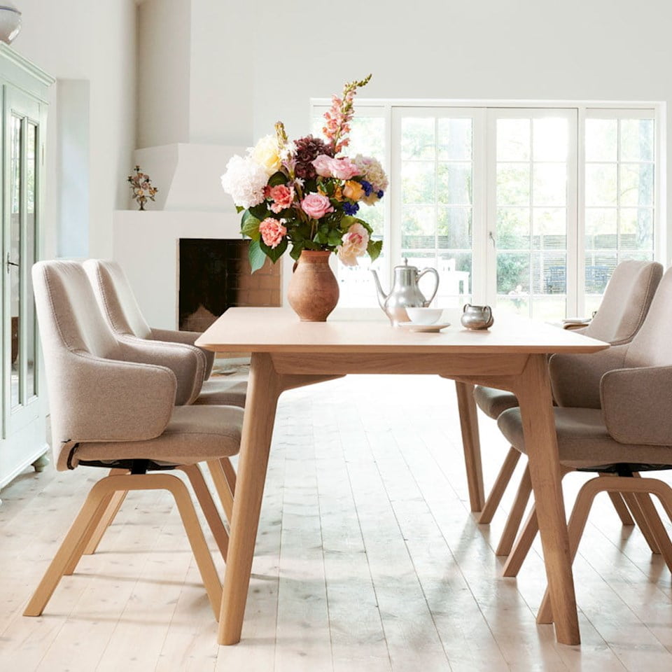 Stressless Laurel dining set up
