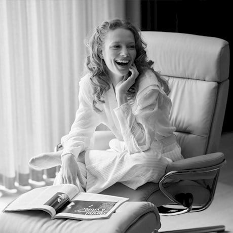 /en/-/media/stresslesssite/promotions/global/somecamp_spring24/woman_in-tokyo_bw_960x960.jpg?cx=0&cy=0&cw=460&ch=460&hash=A7C56FC30800CC5C530CC656DDAE59CE