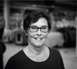 /es-es/-/media/stresslesssite/aboutus/aboutus-images/aslaug-josefsen_leather-cutting_247x220.png?cx=0&cy=0&cw=460&ch=460&hash=0C1205DB8581BF6B9B130B88E602F1EC