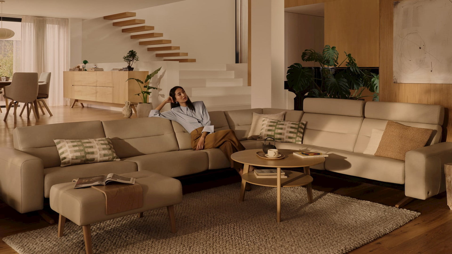 /es-mx/-/media/stresslesssite/frontpage/common/goldenmoments/category_sofa_1920x900.jpg?cx=0.5&cy=0.52&cw=1920&ch=1080&hash=E789C11958ABD505595FEBF07A6E084F