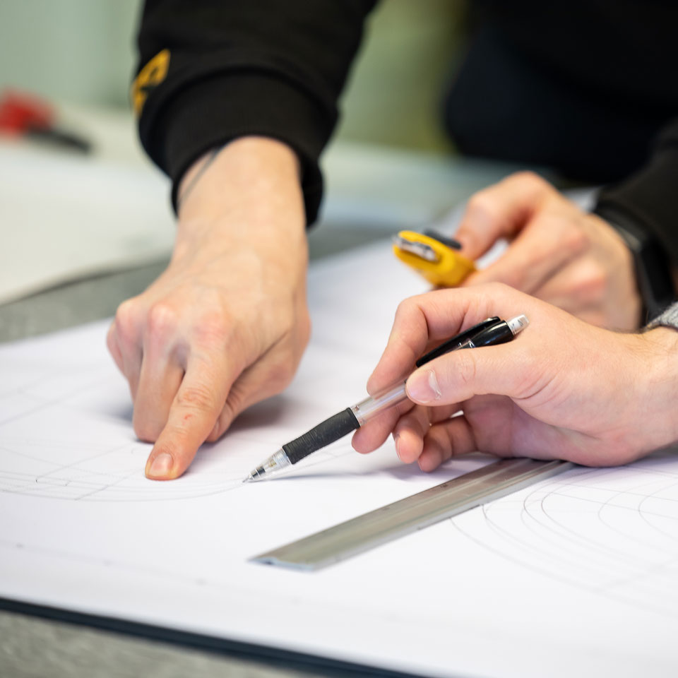 /es-mx/-/media/stresslesssite/magasin/how-stressless-makes-furniture-that-lasts/drawing2_960x960.jpg?cx=0&cy=0&cw=912&ch=912&hash=7EF4F1481CE0A353B7B4FDE5E75A460E