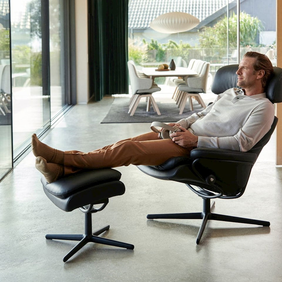 Man relaxing in Stressless Rome